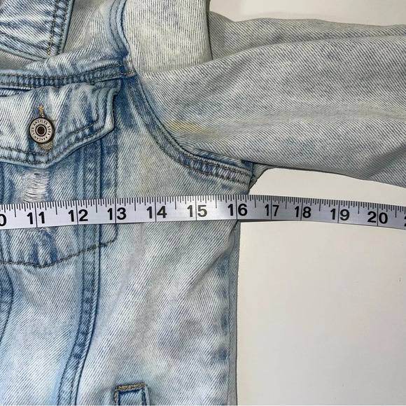 KanCan 100% Cotton Light Acid Wash Destructed Cropped Denim Jacket Small Women’s - Picture 10 of 14